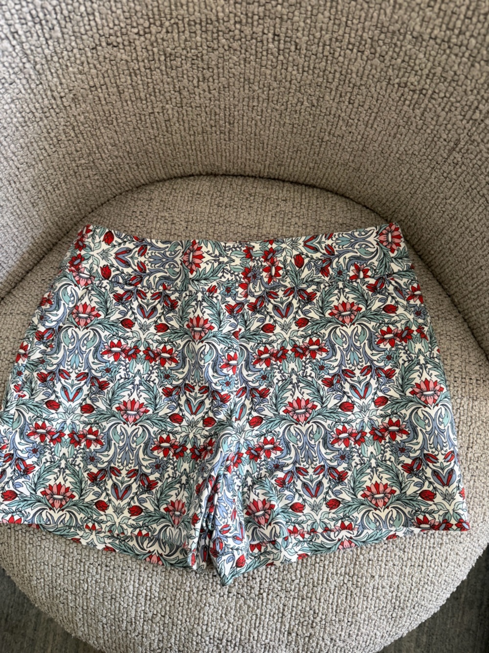 LOFT Floral Pattern Cotton Blend Shorts in White, Red, Blue